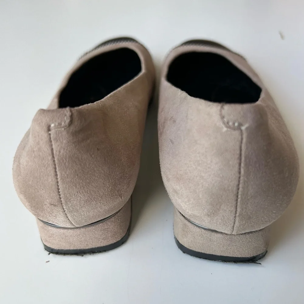 Bandolino Vegan Suede Cap Toe Ballet Flat Shoes Tan w Black Toe, Women SZ 7M